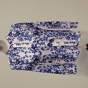 Olivia blue and white floral button down top.  Long sleeve scoop neck. XS